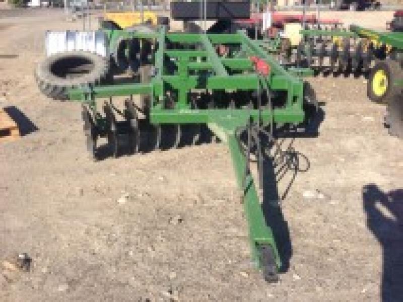 JOHN DEERE Disk 8 ft. offered by Nyssa Tractor and Implement